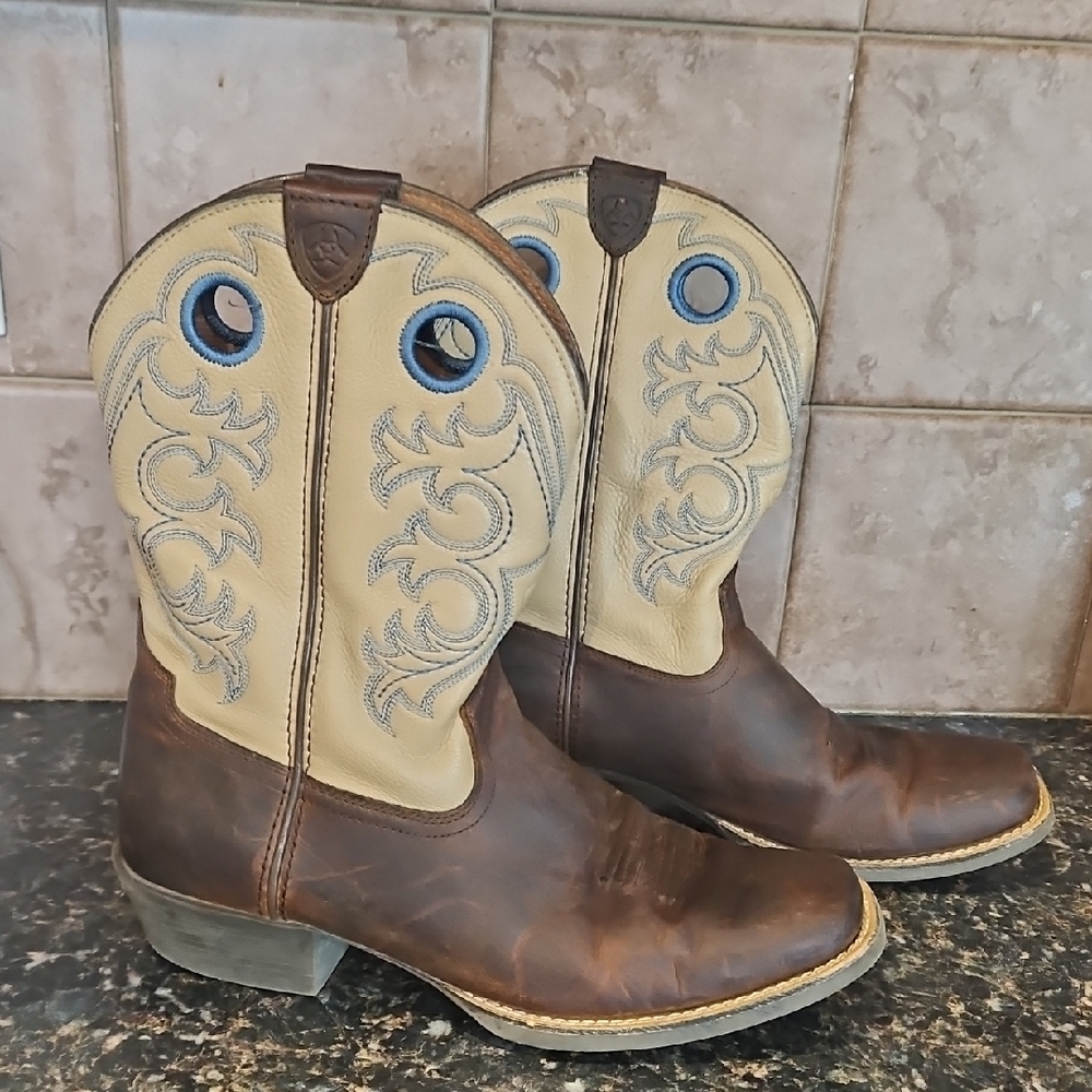 Two-Tone Western Boots with Embroidery